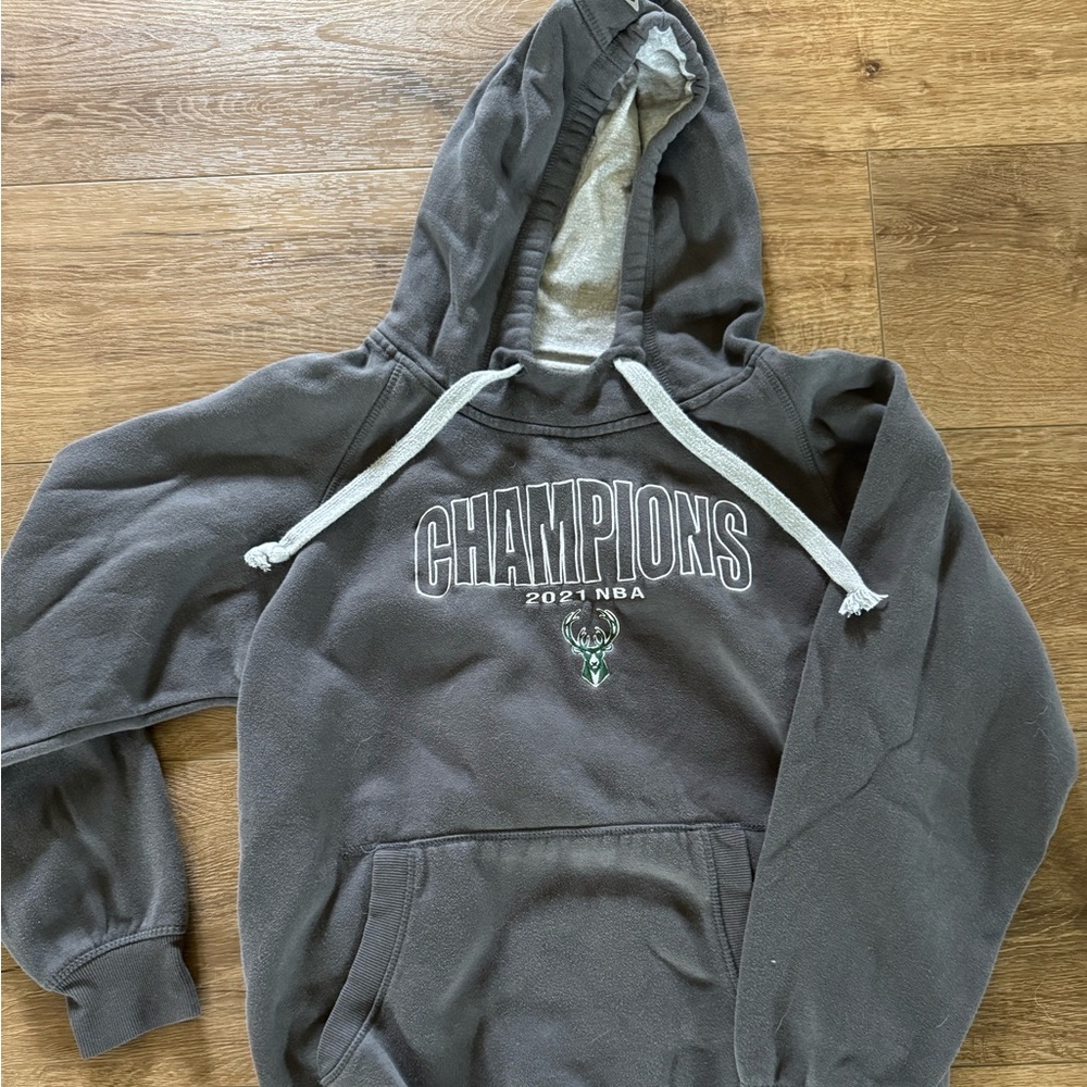Antigua NBA Bucks champion hoodie 2021 medium